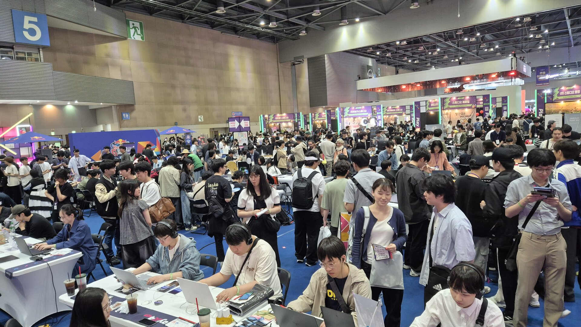 Plithus at PlayX4 — exhibition floor