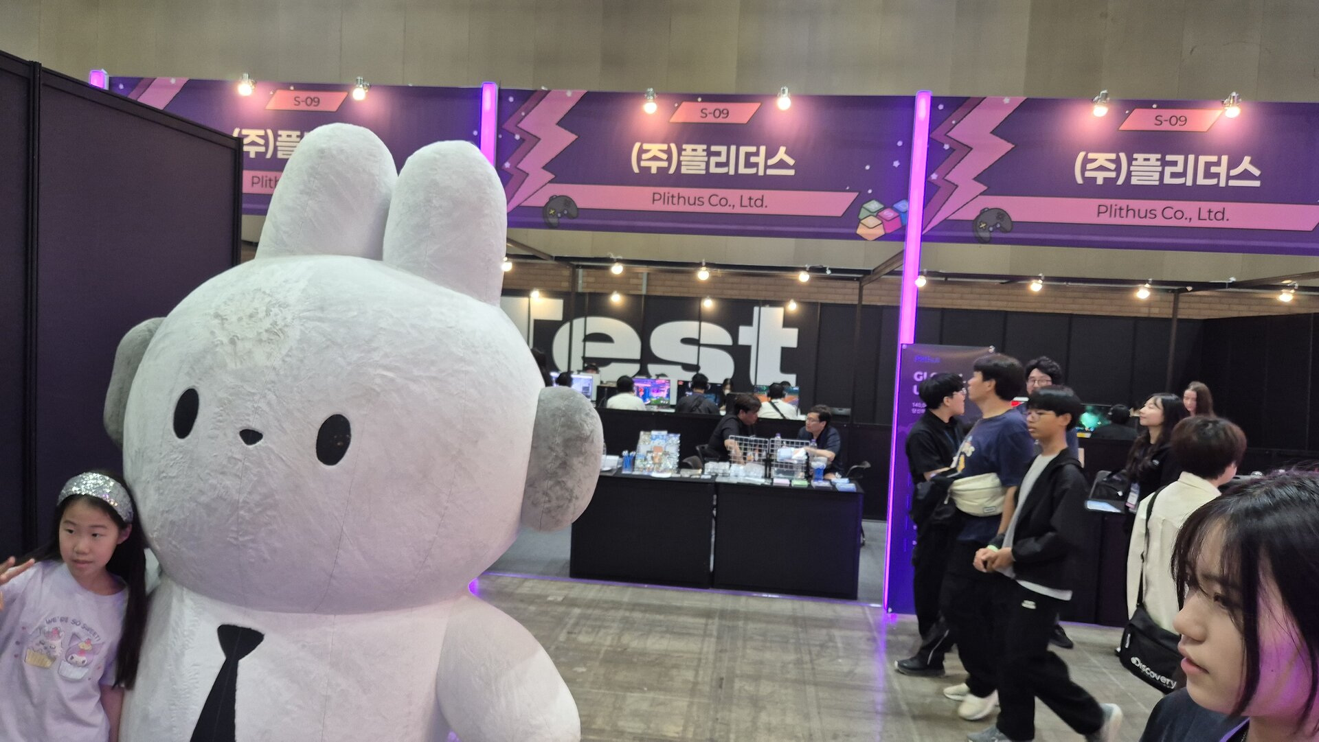 Plithus at PlayX4 — booth